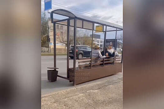 Житель Ставрополя проехал по городу на автобусной остановке с мотором