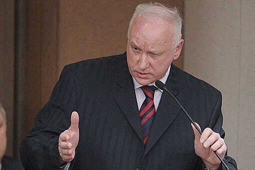 Глава СКР Бастрыкин поручил проверить инцидент с осквернившим могилу подростком
