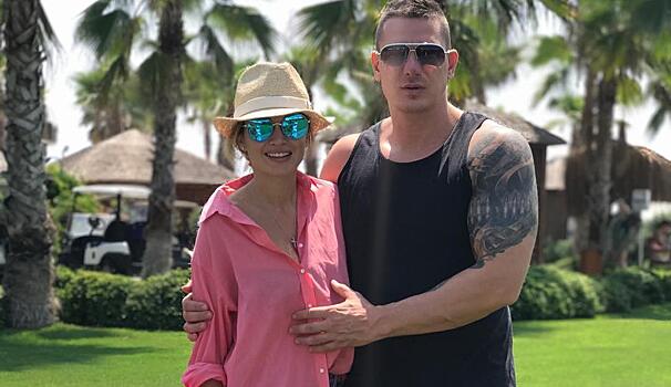 «Небо на ладони»: Ксения Бородина с супругом устроили на улице незабываемый танец