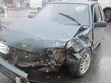 В Кирове столкнулись «ВАЗ» и «Мерседес»