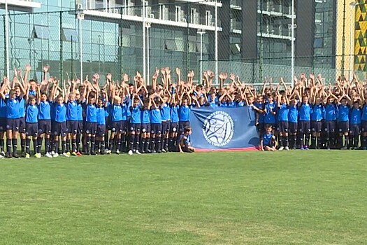Дети пригласили Путина в Крым на открытие Академии футбола