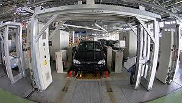 Продажи "АвтоВАЗа" в апреле в годовом выражении выросли впервые за 2 года