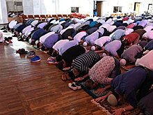 Фотофакт: утренний намаз в честь Ураза-байрам в Крыму