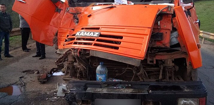 В Саратовской области в аварии с "КамАЗом" погибла женщина