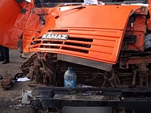 В Саратовской области в аварии с "КамАЗом" погибла женщина