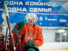 Данис Зарипов и Илья Вольфсон сыграли в хоккей с детским клубом "Дизель" из Луганска