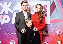 Барановская пришла на «ЖАРУ KIDS AWARDS» с сыновьями, а Дубцова — в образе голливудской дивы