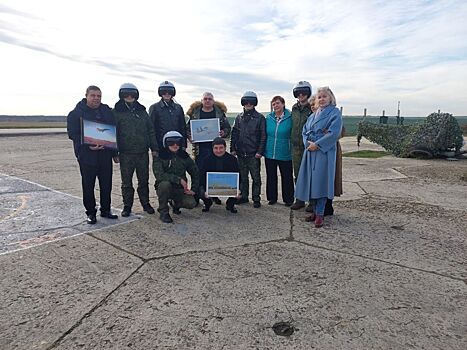 Армавирские депутаты и ТОСовцы поздравили лётчиков с Новым годом