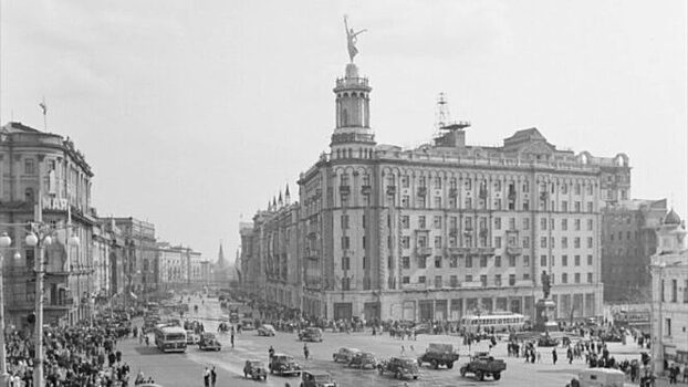 «Дом под юбкой»: почему убрали памятник балерине на Тверском бульваре
