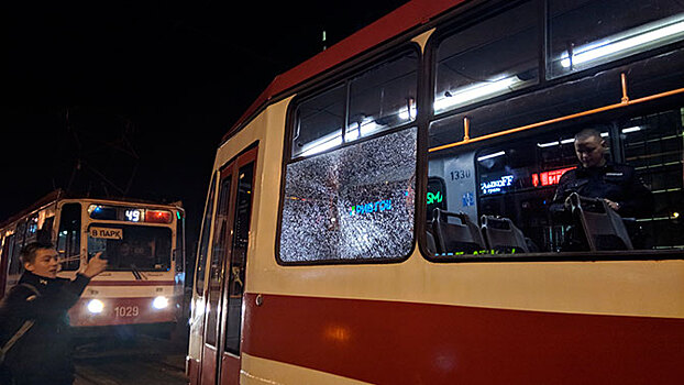 В Петербурге обстреляли два трамвая с пассажирами