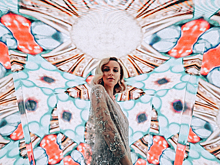 Ювелирные шедевры в Кремле: супруги Османн сняли красивое видео о ретроспективной выставке Bvlgari в Москве