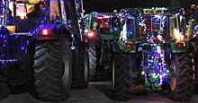 Рождественский пробег тракторов в Стаффордшире собрал более 6000 фунтов стерлингов для поддержки санитарной авиации