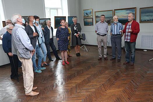 Больше пейзажей: сразу две юбилейные выставки открылись во Владивостоке