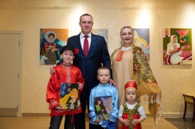 В Ханты-Мансийске завершился Межрегиональный форум «Десятилетие детства. Счастливая семья — счастливые дети»