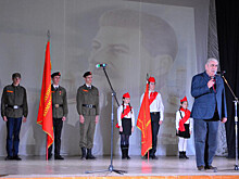 На дне рождения Сталина в Севастополе усатый актер рассказывал о "неблагодарных потомках"