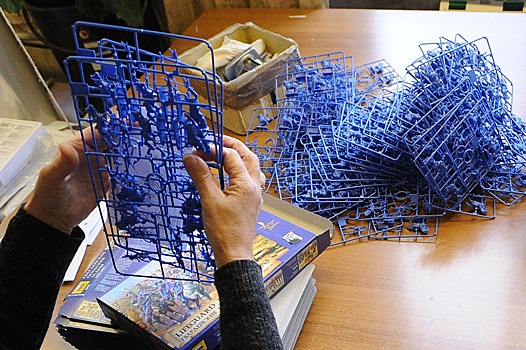 На простаивающем заводе в Карабулаке решили наладить выпуск игрушек