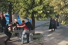 Охранники отправили россиянина в нокаут за отказ показать сумку