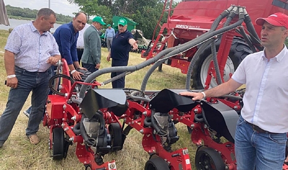 Парк сельхозтехники в Волгоградской области пополнился 227 тракторами