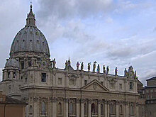 Деятель Ватикана ушел в отставку из-за скандала вокруг письма Бенедикта XVI