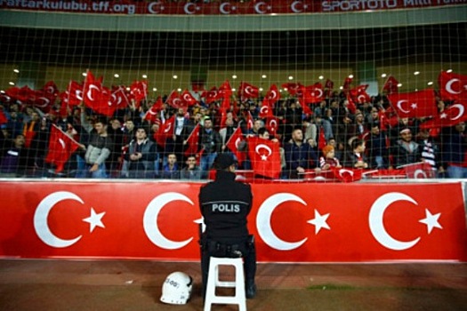 Турецкие фанаты освистали минуту молчания по погибшим в Париже