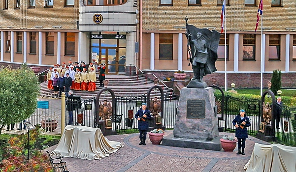 В Омске на Успешной улице установили пушки XVIII века