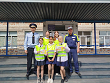 В Оренбургской области сотрудники ГИБДД Новоорского района вместе с отрядом ЮИД из Новоорской школы № 4 провели профилактическую акцию «Внимание – дети!»