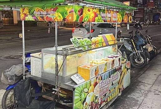 В Таиланде продавец фруктов бросился с ножом на отказавшегося платить 150 рублей туриста