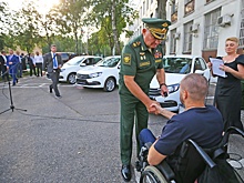 Получившим в ходе СВО награды ветеранам вручили автомобили