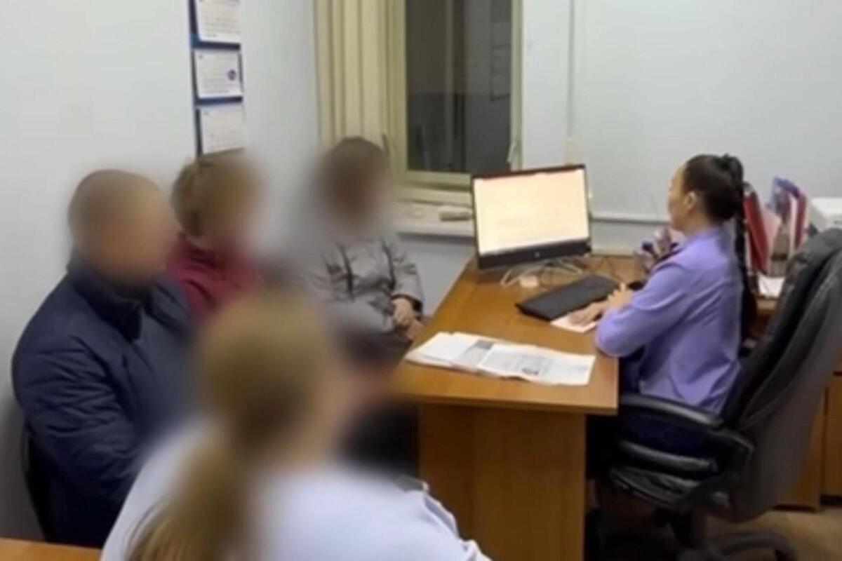 Она не успела подняться до квартиры: подруга зарезанной в подъезде школьницы рассказала о трагедии