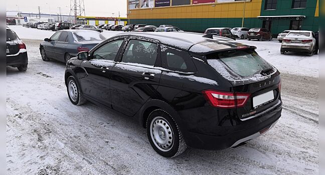 «Черные» Lada Vesta Cross начали поступать в дилерские центры