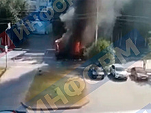 Взрыв машины дорожных рабочих в российском городе сняли на видео