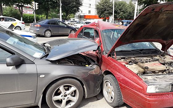 В полиции рассказали подробности ДТП с двумя легковушками в Рязани