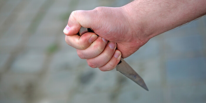 Бывший шеф-повар с ножом ворвался во владение Камбербэтча и угрожал его семье