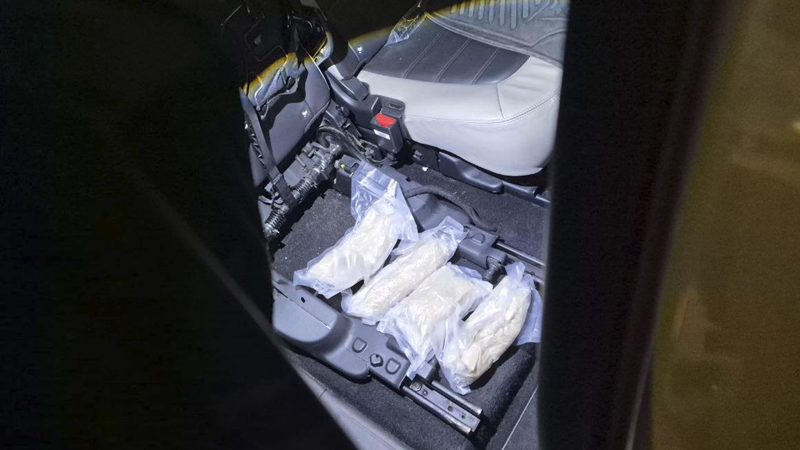 Почти 4 кг «соли» обнаружила мурманская полиция в машине двух оптовых наркокурьеров из Петербурга