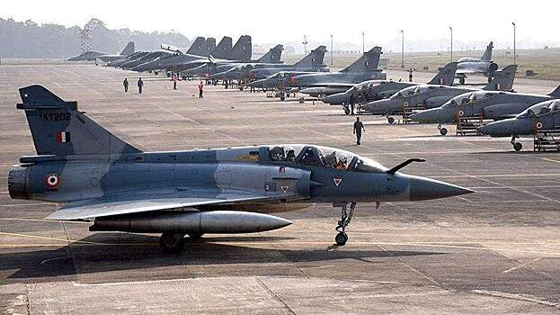 Индия ввела в строй новую авиабазу на границе с Китаем