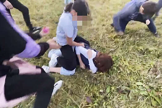 В Прикамье школьница избила ровесницу кулаками из ревности и попала на видео
