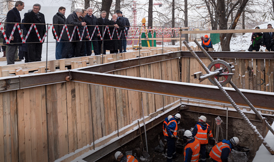 Самую древнюю московскую улицу нашли на месте снесённой гостиницы «Россия». Её строительство относят к XII веку