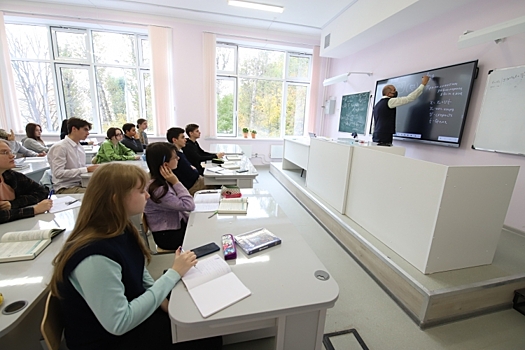 В День учителя в школе № 1293 в Кунцеве открыли новый учебный корпус для старшеклассников