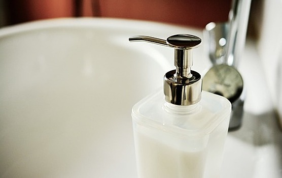 Жидкое мыло в общественном туалете таит серьезную угрозу здоровью