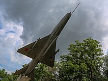 В Волгограде на ул. Качинцев стартовала реставрация самолета МиГ-21