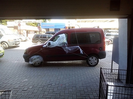В Калининграде отомстили припарковавшемуся перед магазином водителю