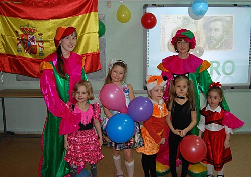 Карнавал в испанском стиле устроили в детском центре на Лескова