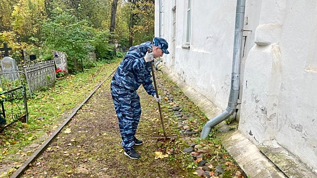 Курсанты и сотрудники ВИПЭ помогают православным храмам Вологды