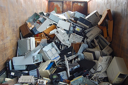 Россиянам запретили выбрасывать в мусорки компьютеры и бытовую технику