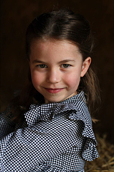 Кейт Миддлтон поделилась нежными фото дочери в честь ее дня рождения: «Она похожа на королеву в детстве»