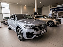В Новосибирск привезли новый Touareg c двумя огромными экранами в салоне
