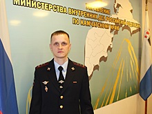 В Камчатском крае сотрудник полиции остановил девушку, пытавшуюся спрыгнуть с крыши