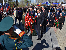 В Оренбурге возложили цветы к Вечному огню накануне Дня Победы