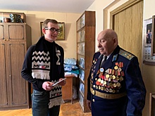Молодогвардейцы ЮЗАО и сотрудники управы пришли в гости к ветерану