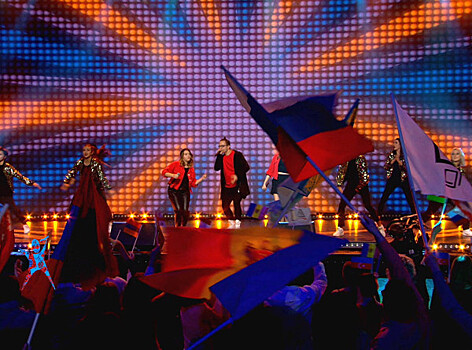 Каверы и ковер: участники шоу «Во весь голос» спели песни Виктора Дробыша